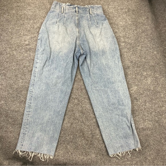 Abercrombie and Fitch mom high rise jean light wash jeans 8/29 parachute barrel - Picture 8 of 10